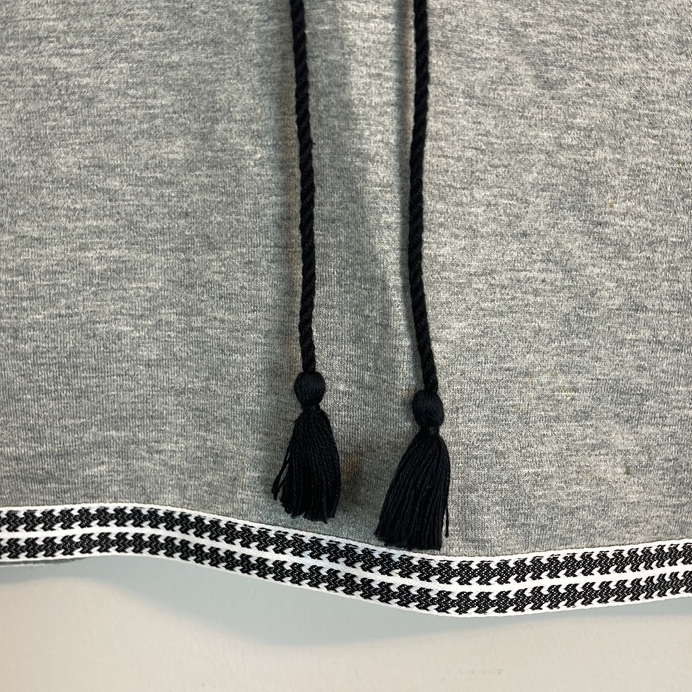 J. Crew grey sleeveless v-neck top - Picture 3 of 6